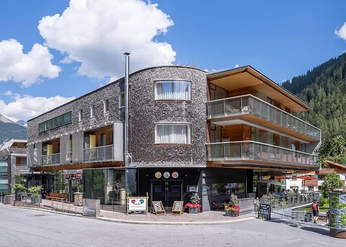 Quality Hosts Arlberg - Anton Hotel