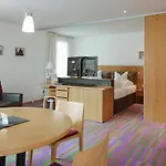 Quality Hosts Arlberg - Anton 4*