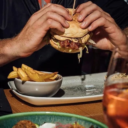 Quality Hosts Arlberg - Anton Hotel 4*